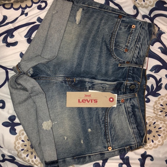 Levi's Pants - Short shorts